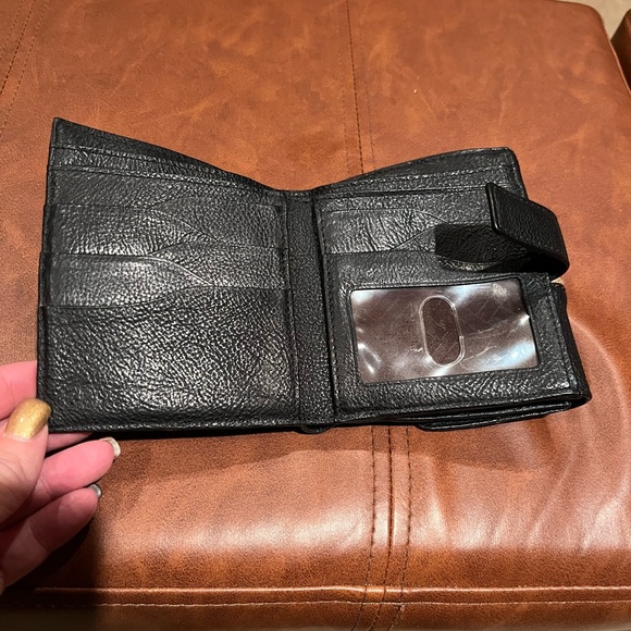 Small Women’s Leather Wallet - Picture 5 of 8